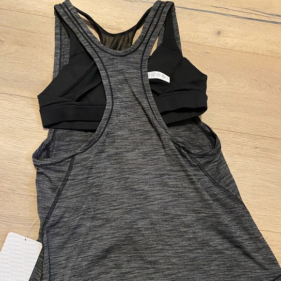 Lululemon tank size 6 - Picture 5 of 5